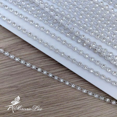 ACCESORII DECORATIVE MARGELE STRASURI - sirag strasuri si plastic alb/negru 4mm