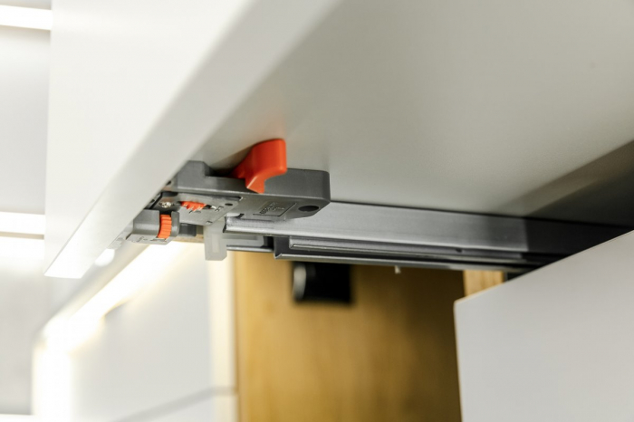 Glisiere sub sertar, extragere totala si amortizare, pentru sertar cu adancimea de 500 mm [3]