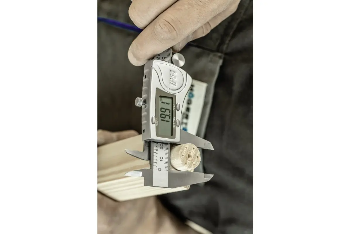 Subler digital 230 mm HT4M274 [5]