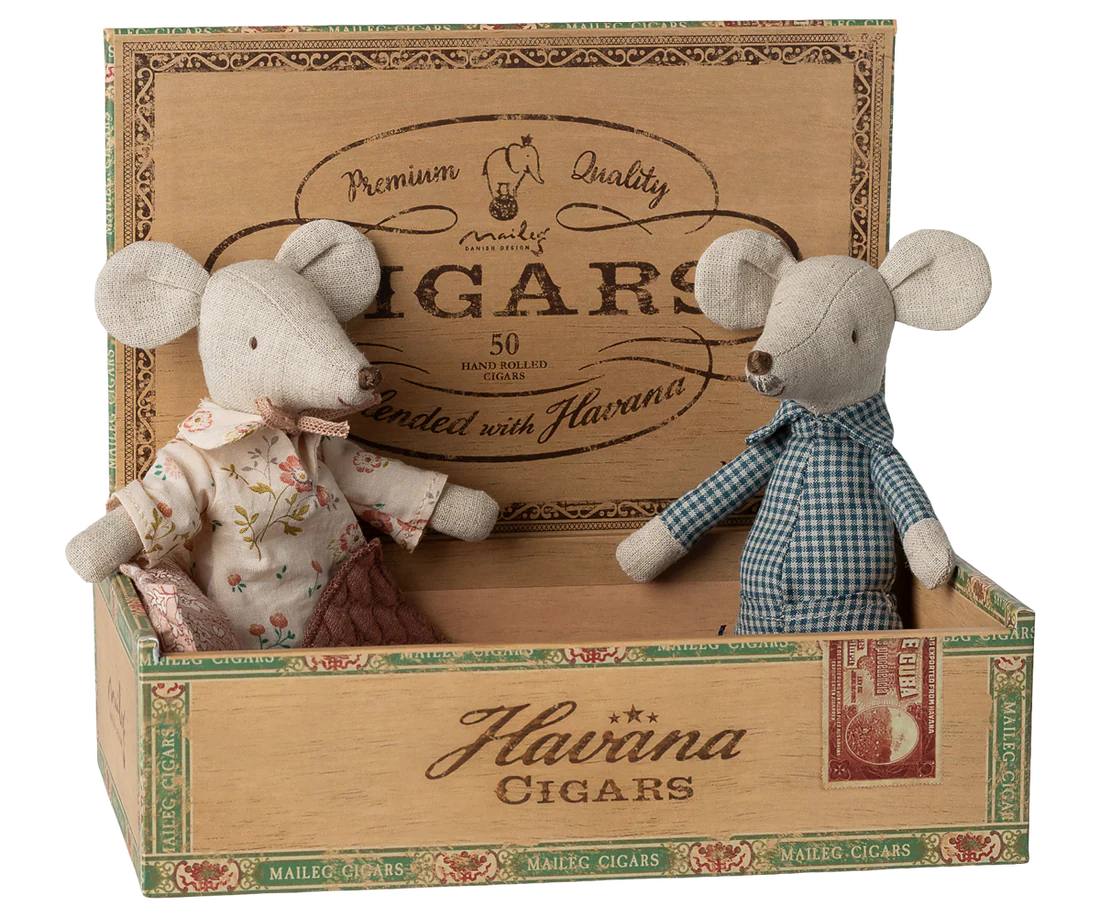 accesorii maileg - jucarie textila - Bunica și bunicul șoarece în cutie de trabucuri [5]