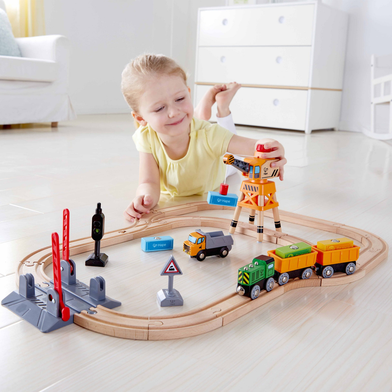 Jucarie din lemn - Set tren de marfa cu macara (34 piese) [5]