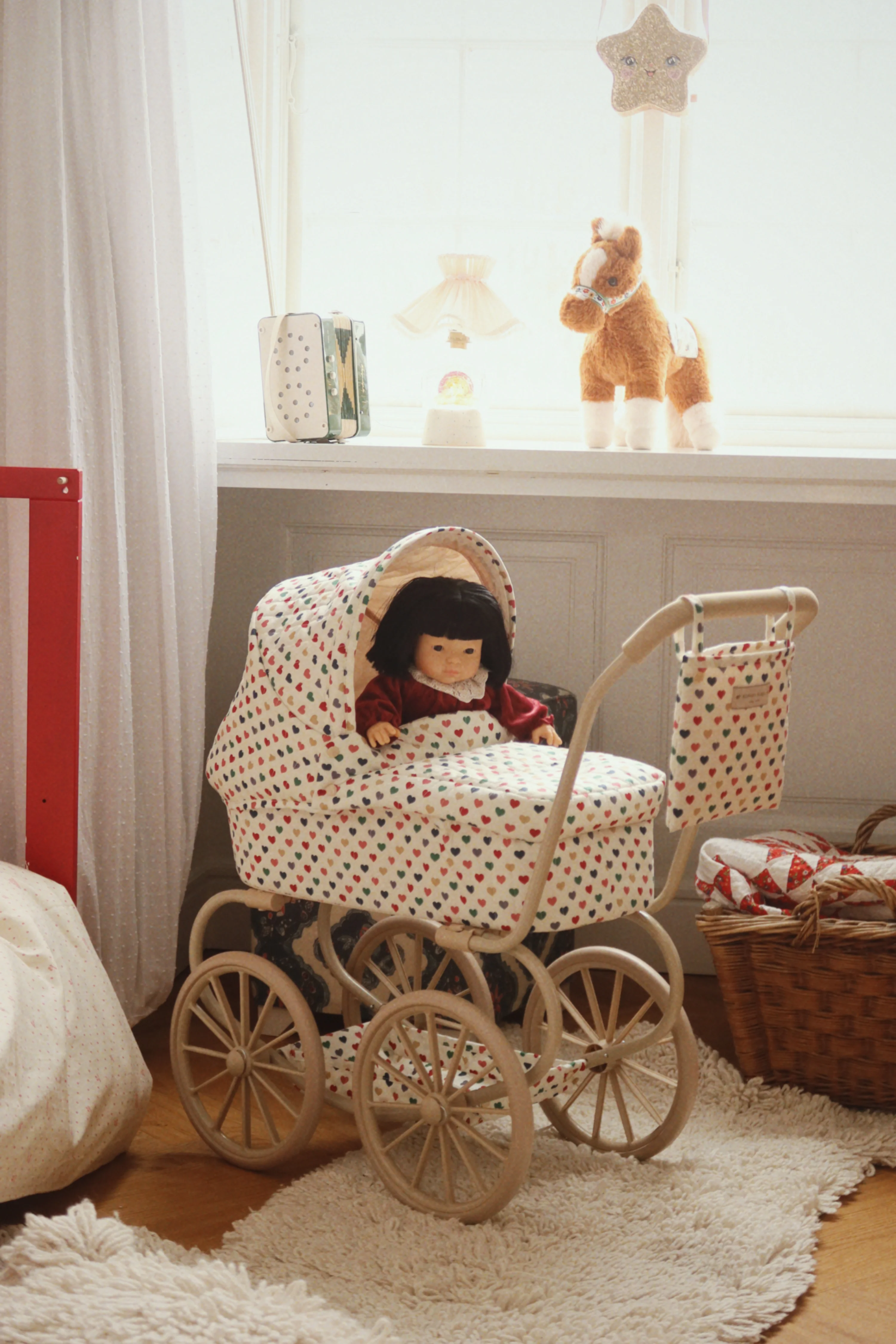 Konges Sløjd - accesorii - Cărucior de păpușă Minnie - inimi colorate [2]