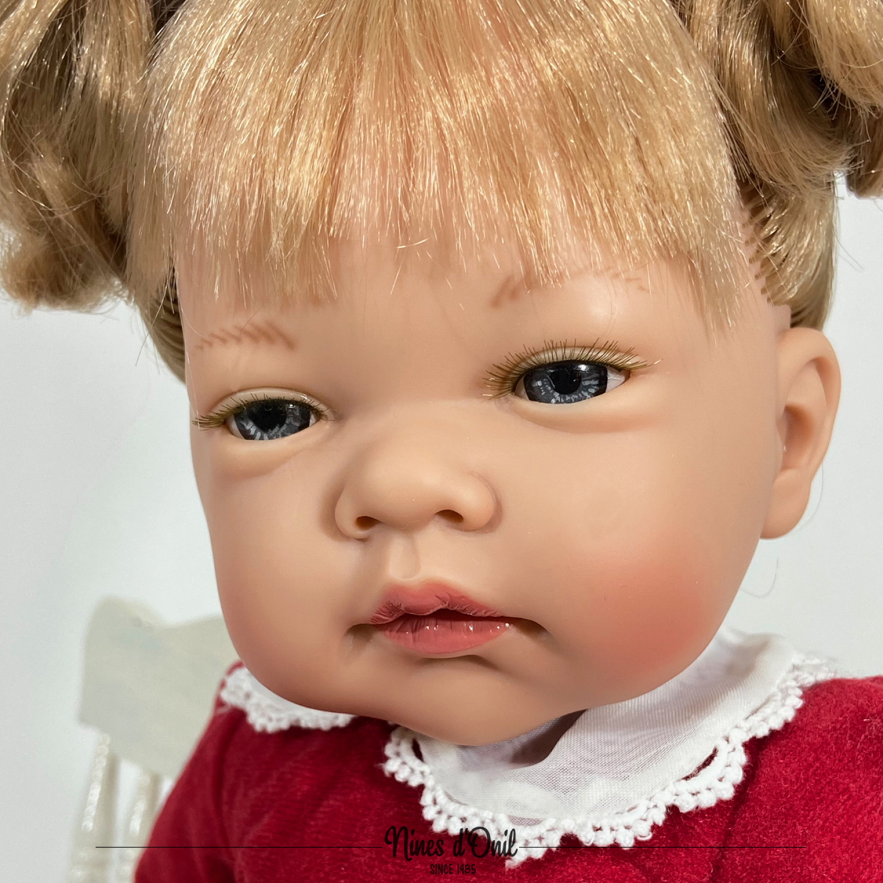 Papusa Nines D'Onil, Celia Craciun, cu parul blond, cu miros de vanilie, 45cm [4]