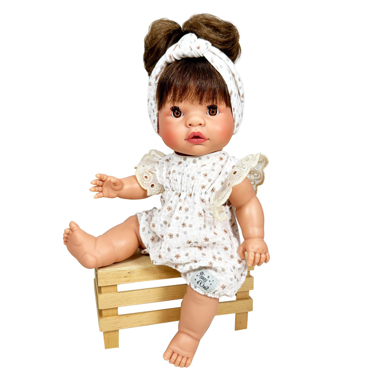 Papusa Nines D'Onil, Joy, cu parul saten, cu bentita alba, cu miros de vanilie, 37 cm [1]