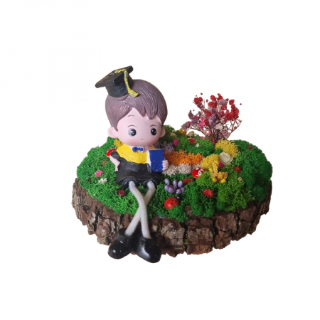 Decoratiune Primavara realizata pe felie de lemn, accesorizata cu licheni stabilizati, Absolvent, 20 cm [0]