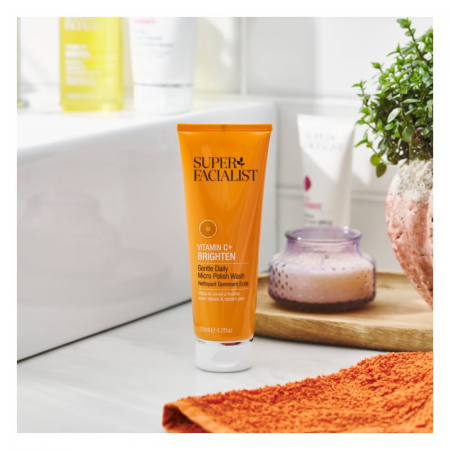 Gel exfoliant iluminator pentru ten, gat si piept, Vitamin C+ Brighten, 125 ml [1]