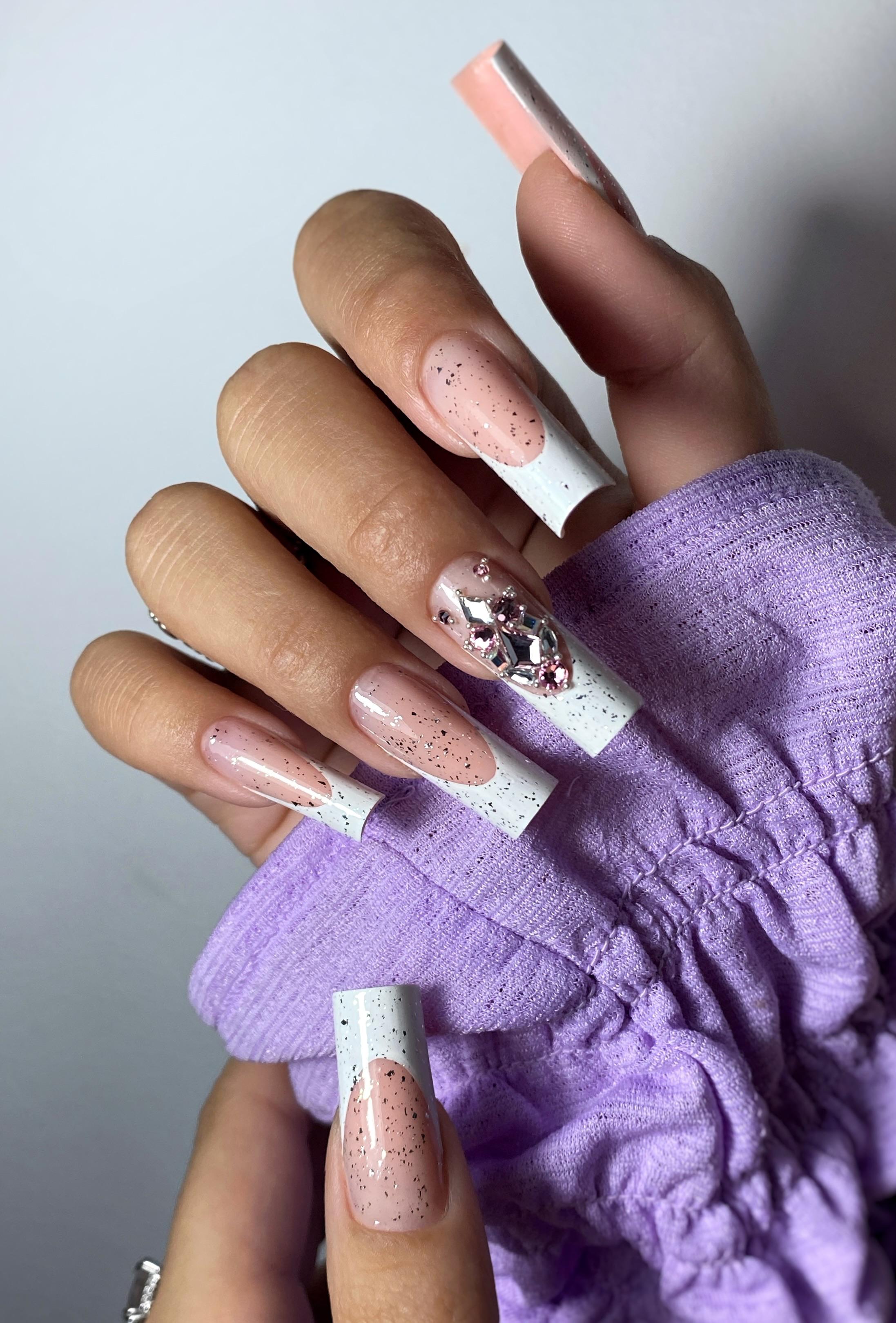 Unghii French cu cristale