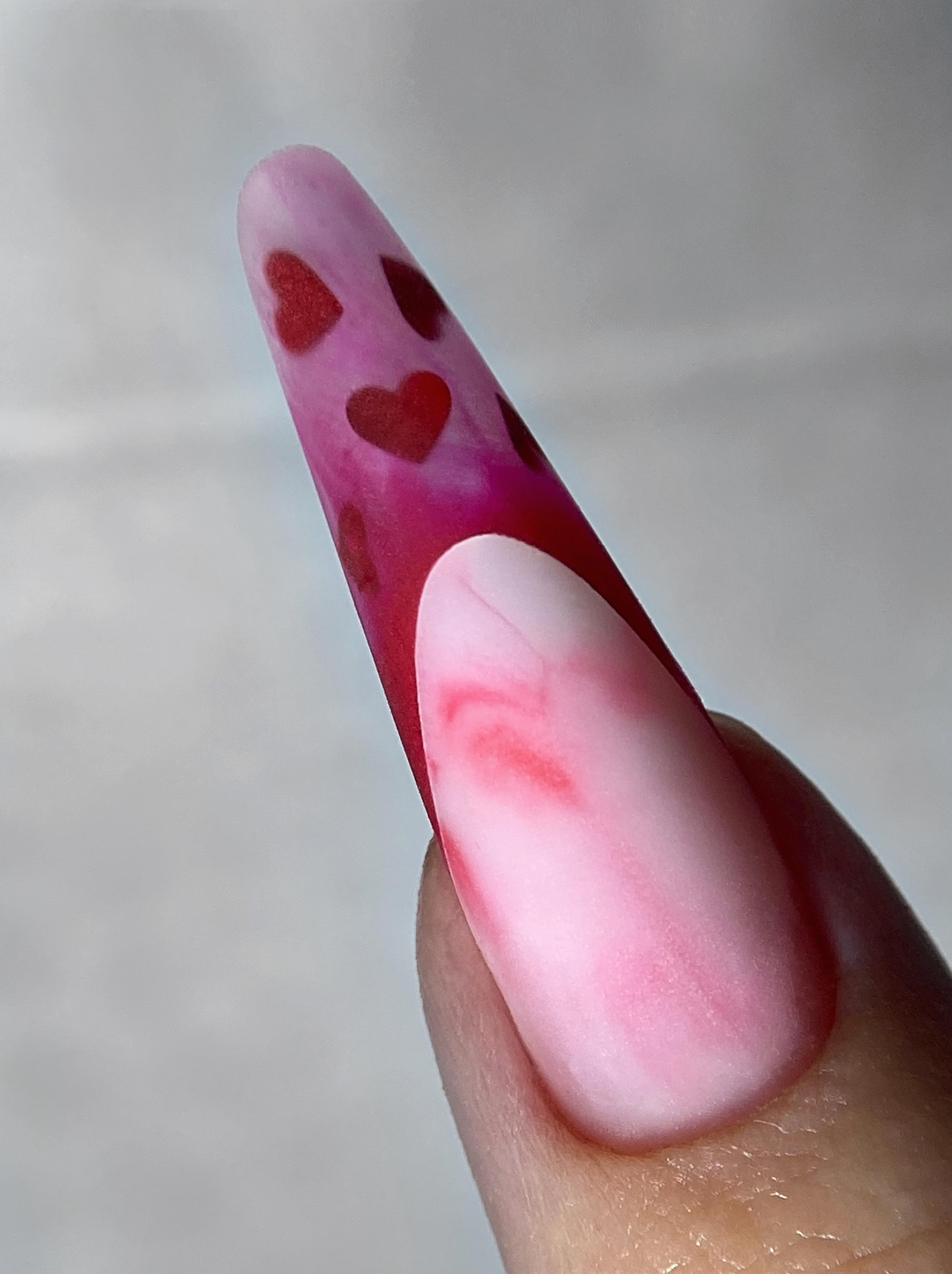 Unghii French cu gel cu inimioare