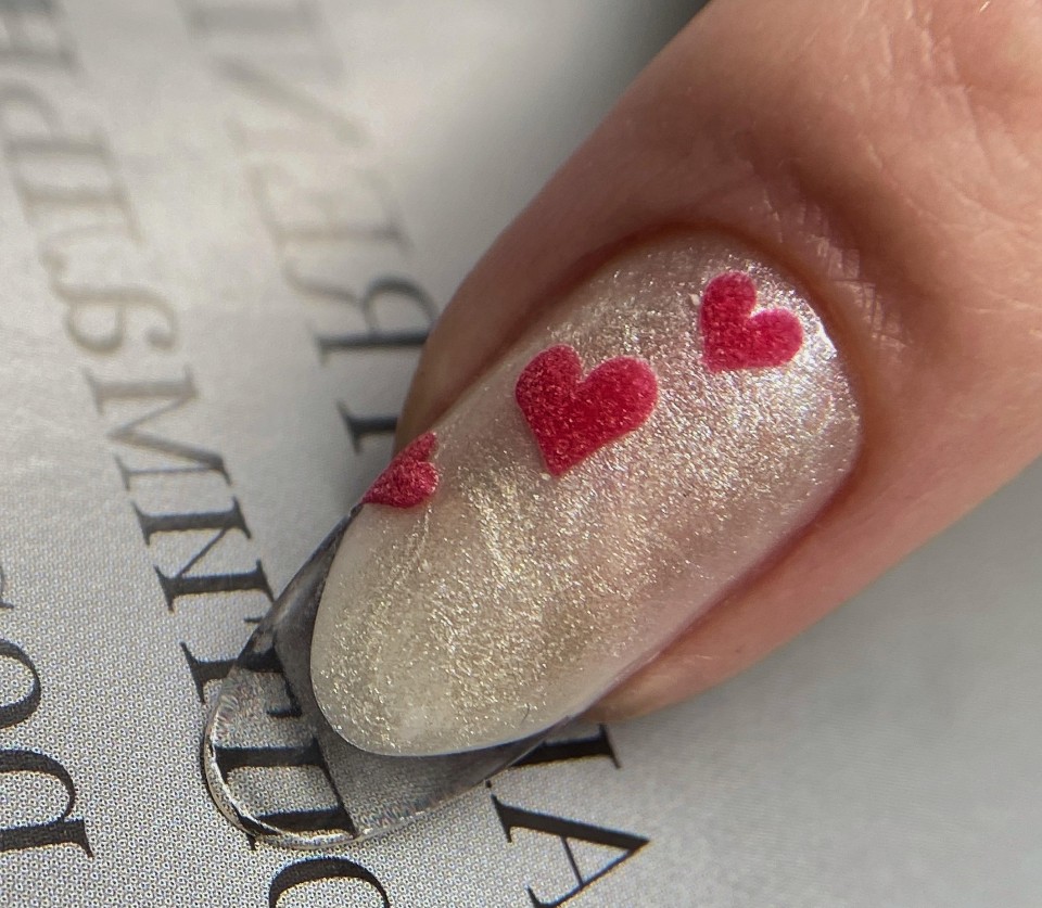 Unghii French cu inimioare