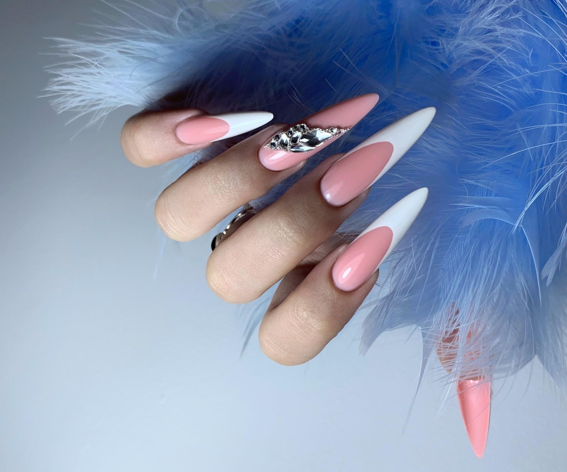 Unghii French Stiletto