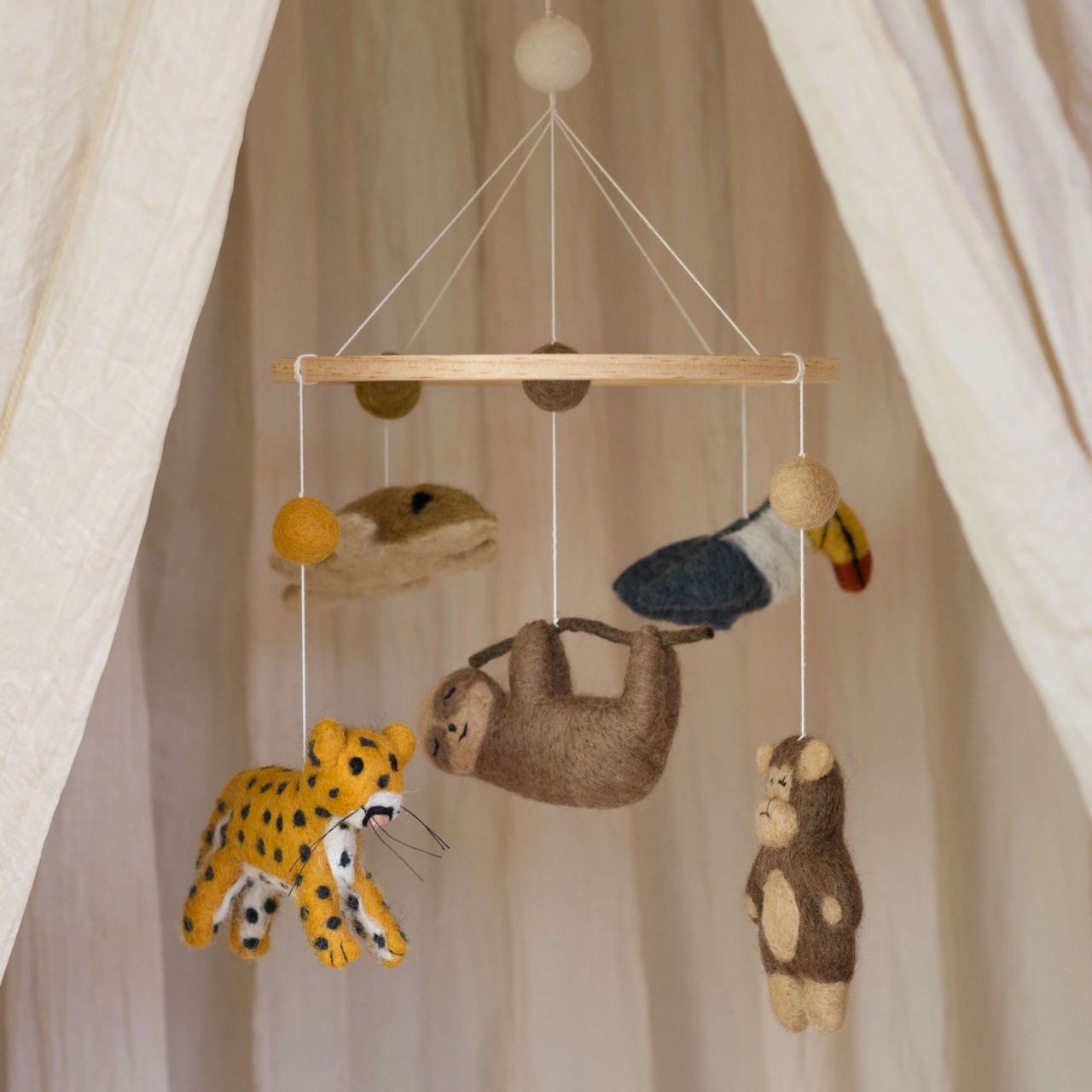 Carusel decorativ pentru pătuț bebeluși cu animale Jungle [2]