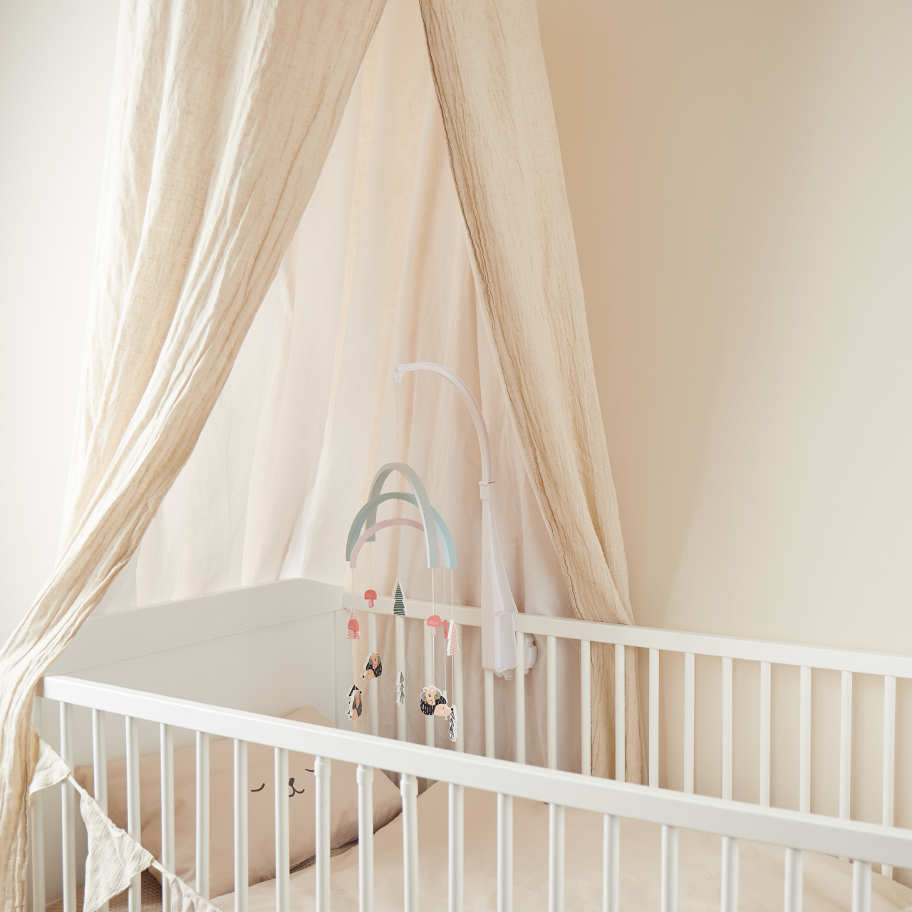 Carusel din lemn pentru pătuț bebeluși Bieco cu arici și elemente din natură [9]