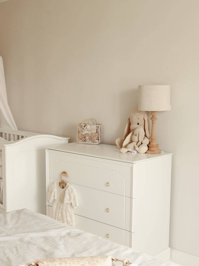 Comoda eleganta alba Royal cu 3 sertare, MDF [4]