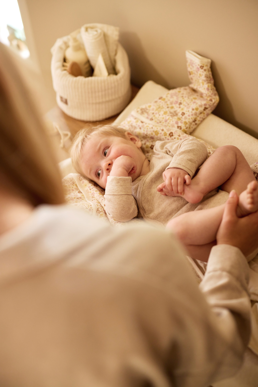 Coș de depozitare pentru comoda din camera copilului Cloudy Rib Oatmeal – Jollein [7]