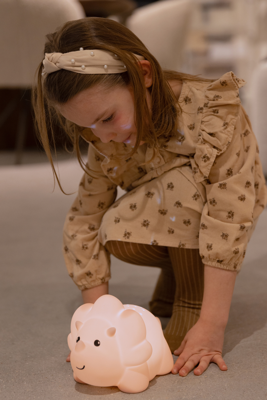 Lampă de veghe cu proiector Juliette Dino Fuzzy Pink – Atelier Pierre Junior [8]