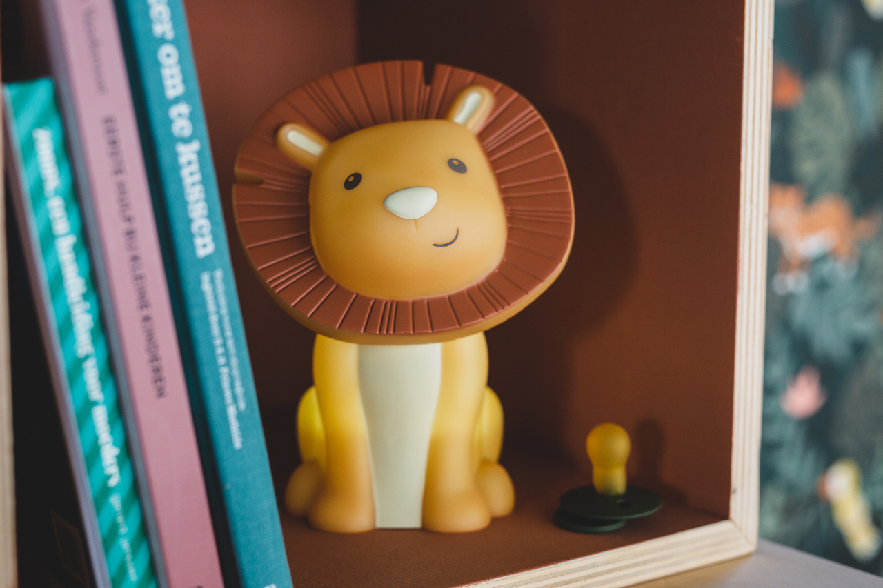 Lampă de veghe reîncărcabilă leu Hakuna Lion – Atelier Pierre Junior [6]