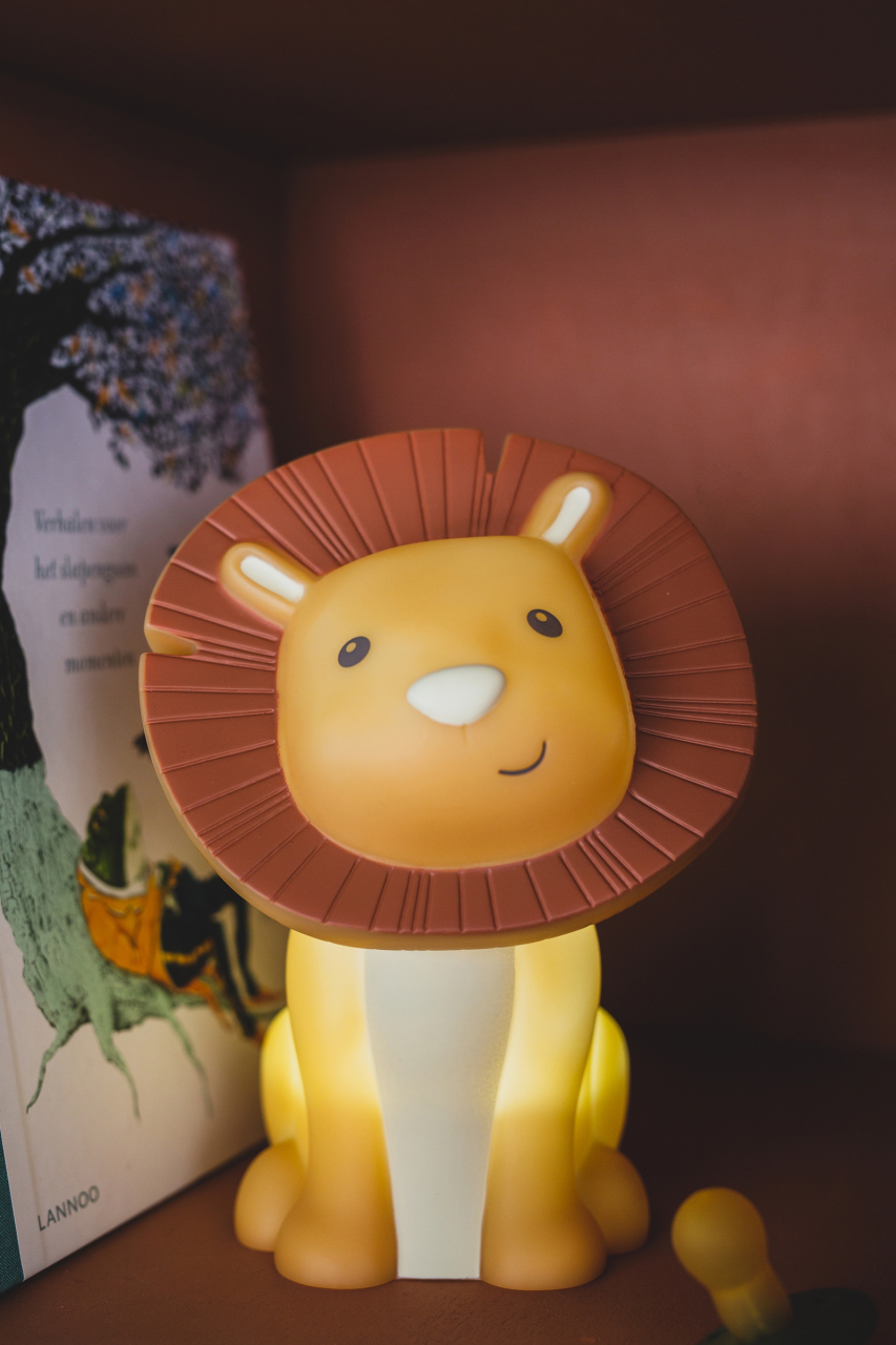 Lampă de veghe reîncărcabilă leu Hakuna Lion – Atelier Pierre Junior [5]