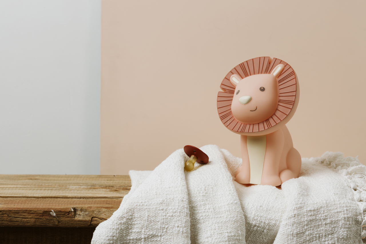 Lampă de veghe reîncărcabilă leu Hakuna Lion Magnolia – Atelier Pierre Junior [3]