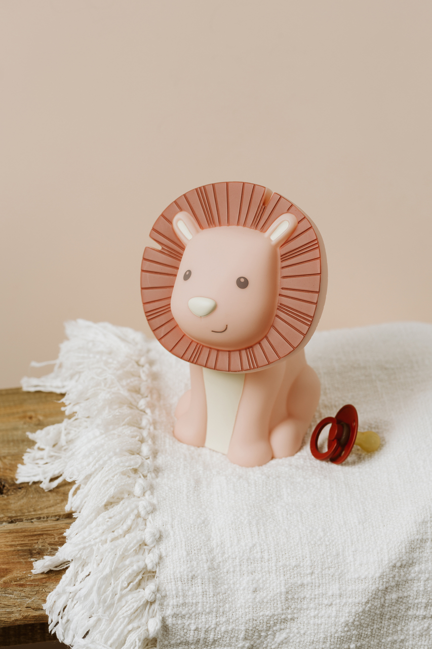 Lampă de veghe reîncărcabilă leu Hakuna Lion Magnolia – Atelier Pierre Junior [6]