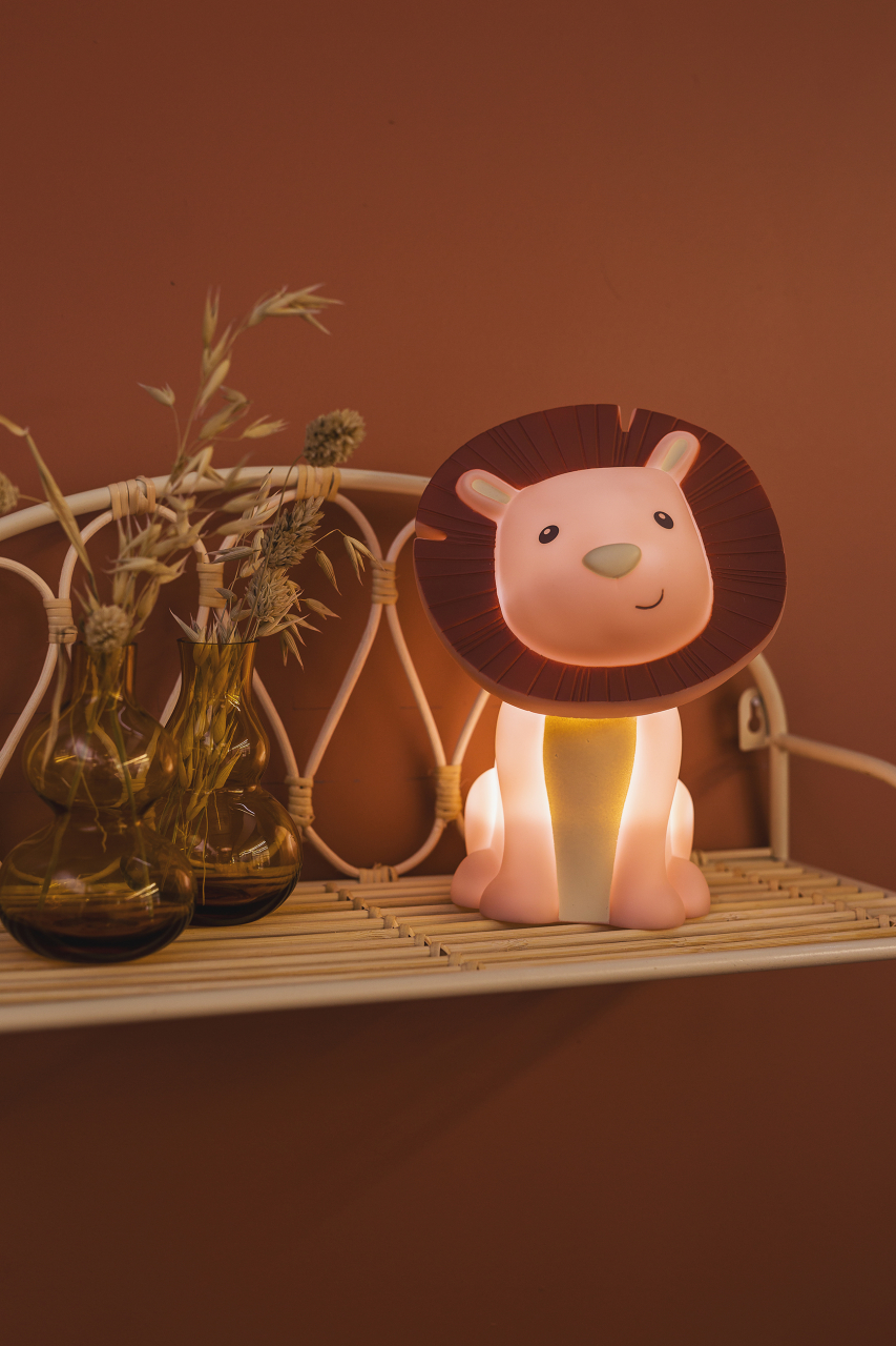 Lampă de veghe reîncărcabilă leu Hakuna Lion Magnolia – Atelier Pierre Junior [8]