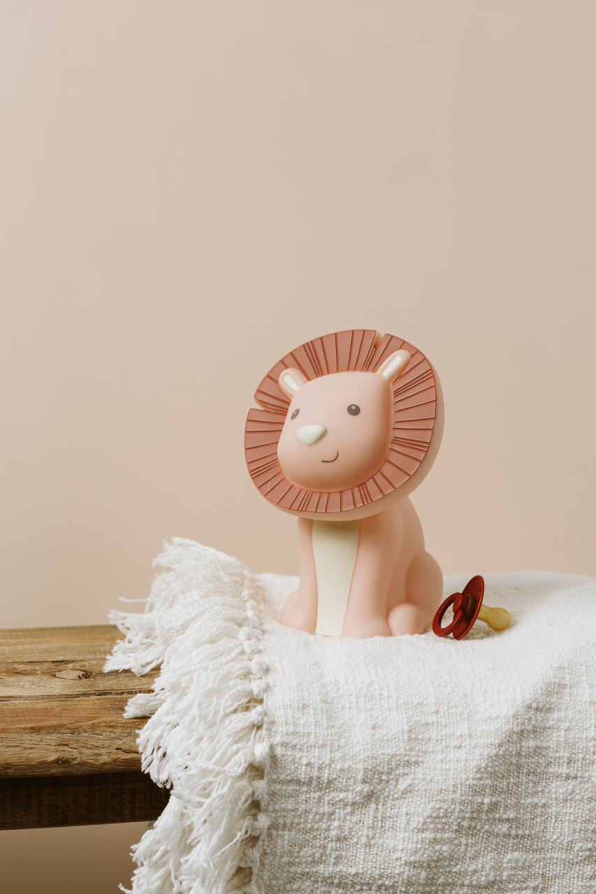 Lampă de veghe reîncărcabilă leu Hakuna Lion Magnolia – Atelier Pierre Junior [4]