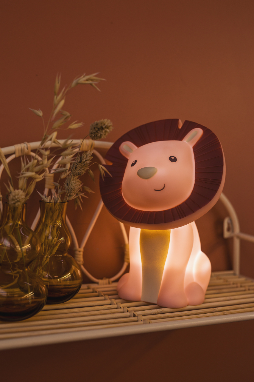 Lampă de veghe reîncărcabilă leu Hakuna Lion Magnolia – Atelier Pierre Junior [9]