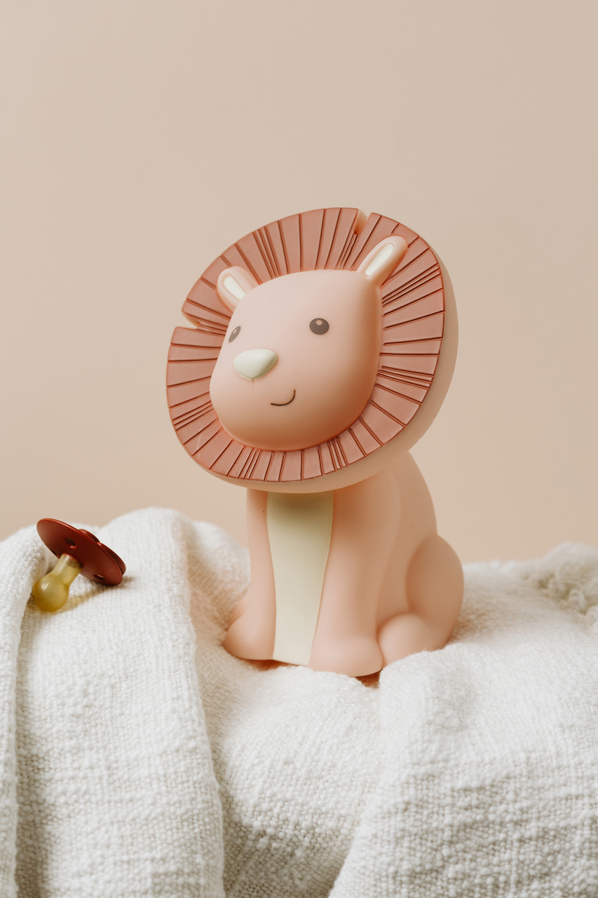 Lampă de veghe reîncărcabilă leu Hakuna Lion Magnolia – Atelier Pierre Junior [2]