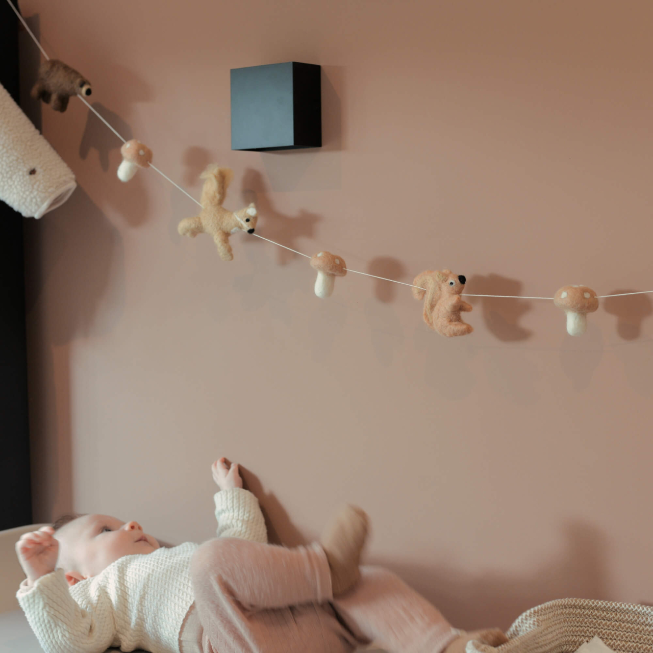 Set carusel decorativ pentru pătuț bebeluși cu animale din pădure si ghirlanda Forest Babybello [3]