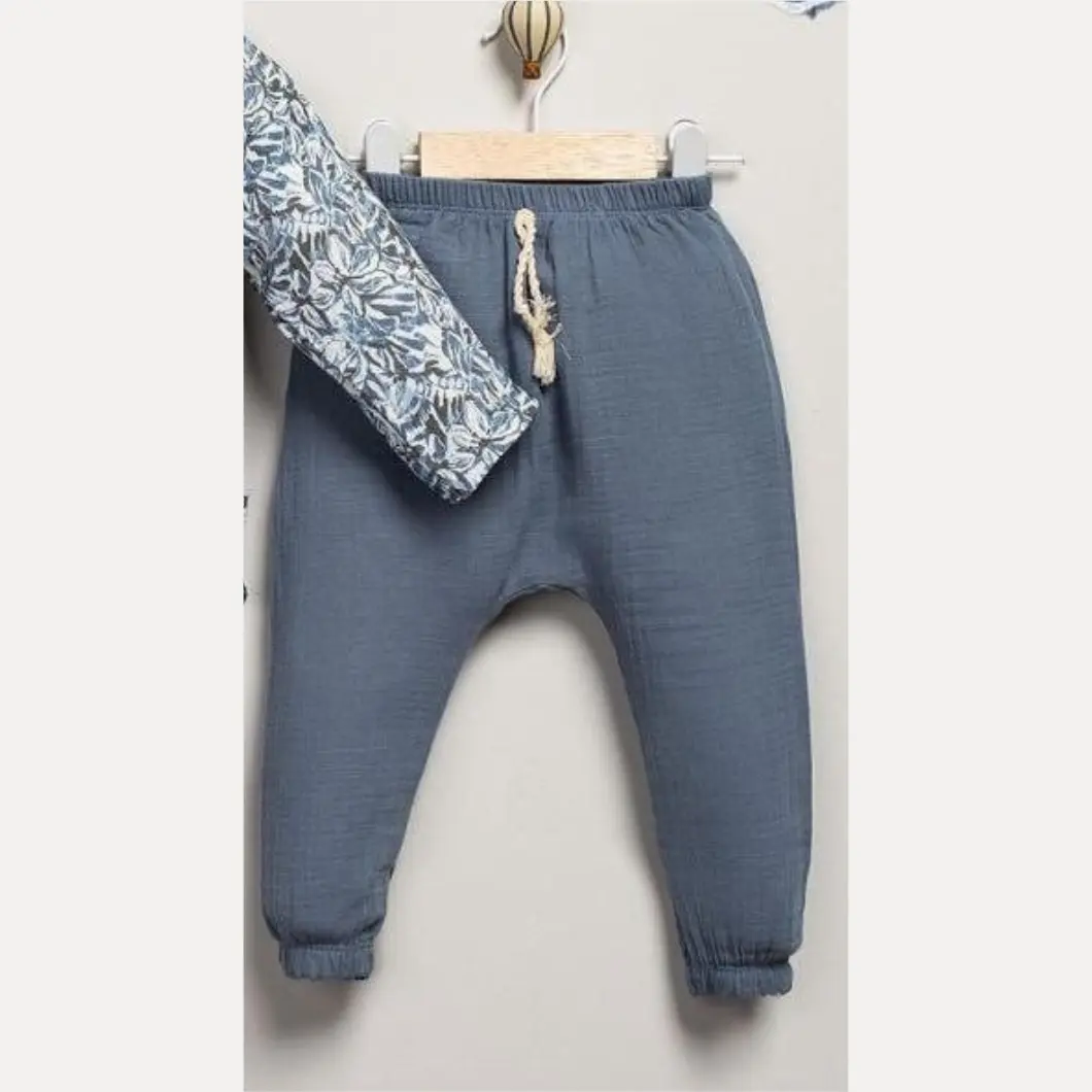 Compleu 2 Piese pentru Băieței, 100% Bumbac Muselină, Cămașă Florală și Pantaloni Gri Petrol [4]