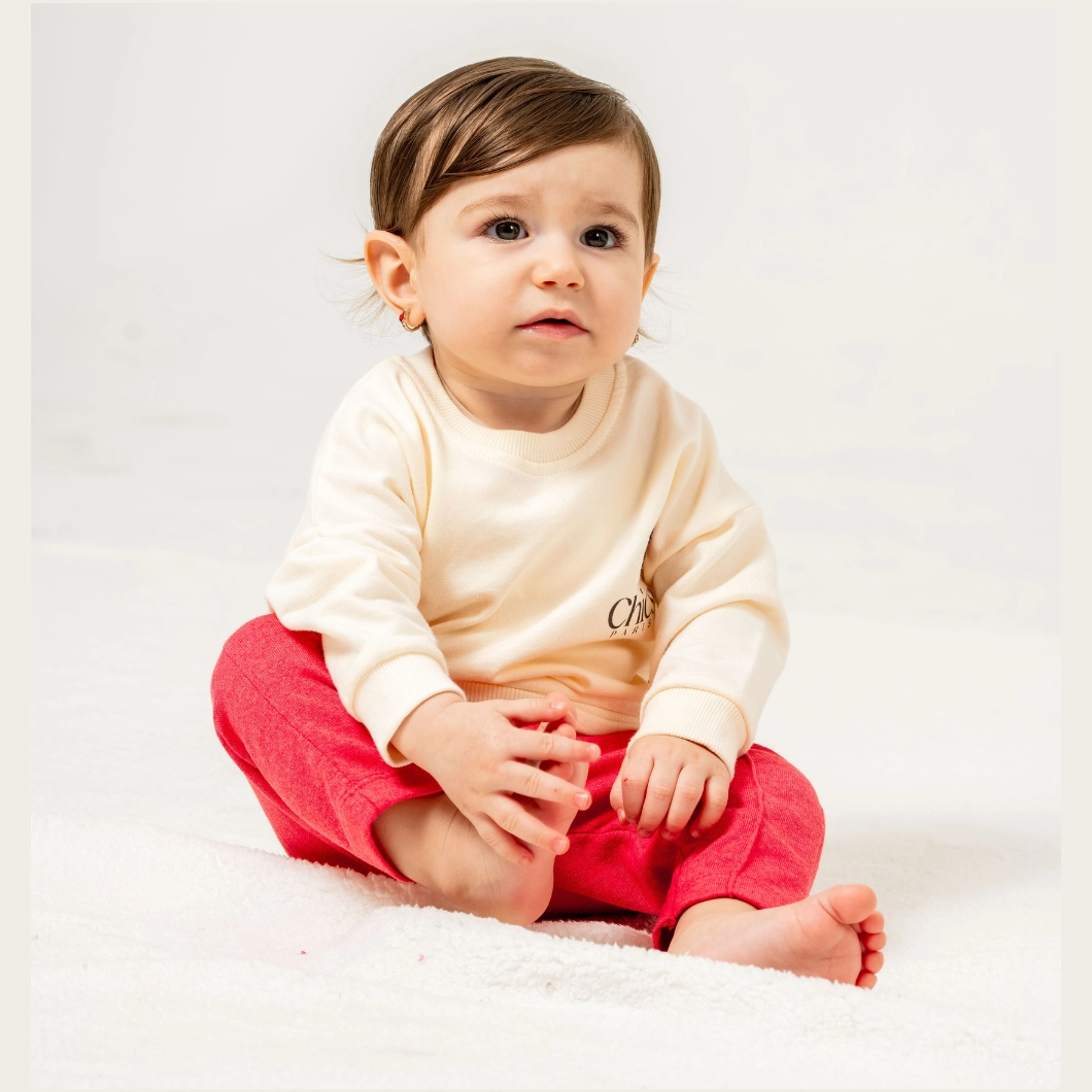 BEBELUȘI 0-24 Luni - Compleu din Bumbac 2 Piese Fetițe Chicsy, Bluziță Crem, Pantaloni Roșu/Zmeură