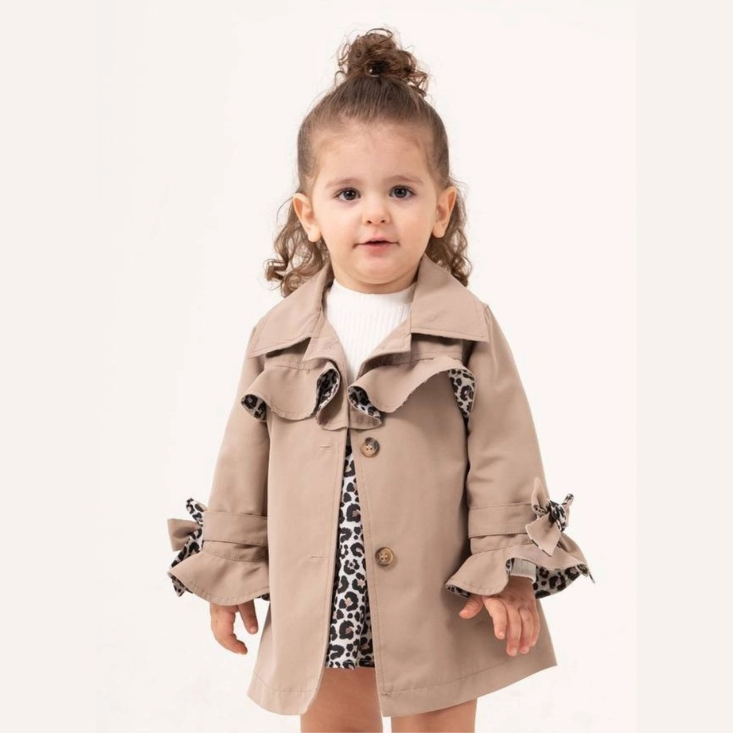 Set 3 Piese Fetițe – Palton Bej, Rochiță Leopard și Bluză Albă