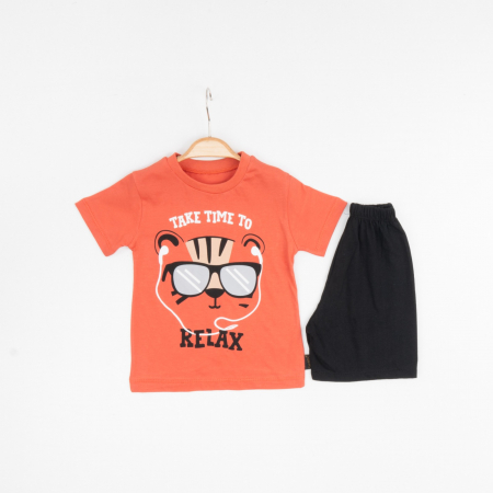 BĂIEȚI - Set de Vară 2 Piese pentru Băieți Relax - Tricou Orange cu Imprimeu și Pantalon Scurt Negru