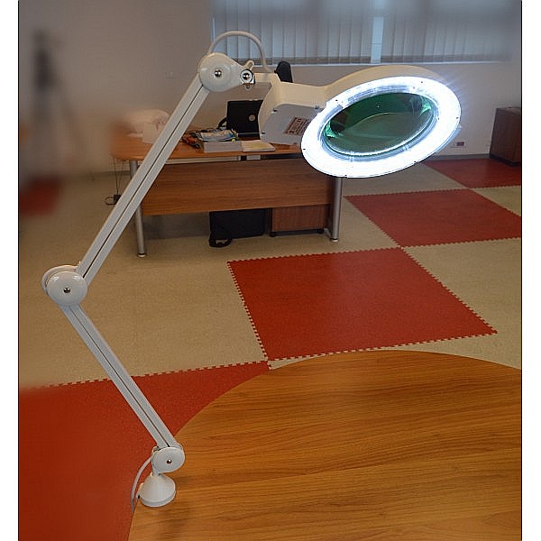 Lampa cu lupa Ø17cm marire 5 dioptrii si iluminare cu 80 de LED-uri [12]