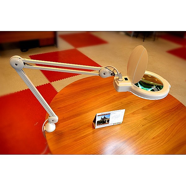 Lampa cu lupa Ø17cm marire 5 dioptrii si iluminare cu 80 de LED-uri [10]