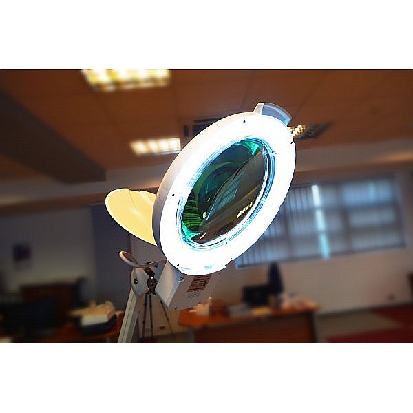 Lampa cu lupa Ø17cm marire 5 dioptrii si iluminare cu 80 de LED-uri [11]