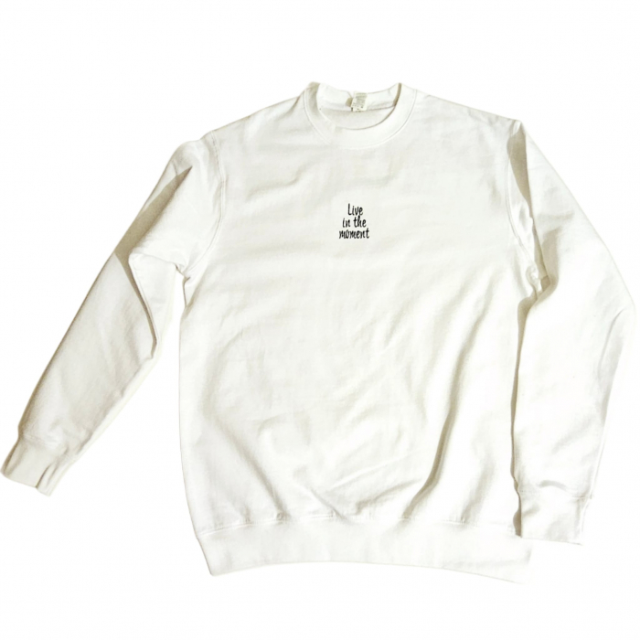 Hanorac brodat unisex cu mesaj Live in the moment [2]