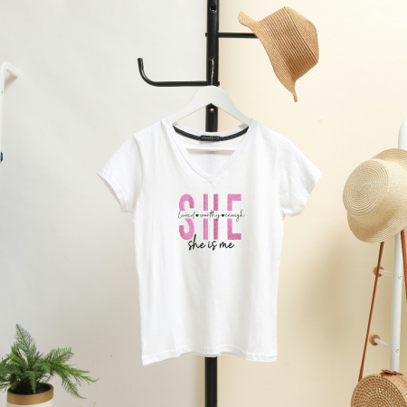 Tricouri si hanorace - Tricou damă alb cu mesaj motivațional – "She is me"