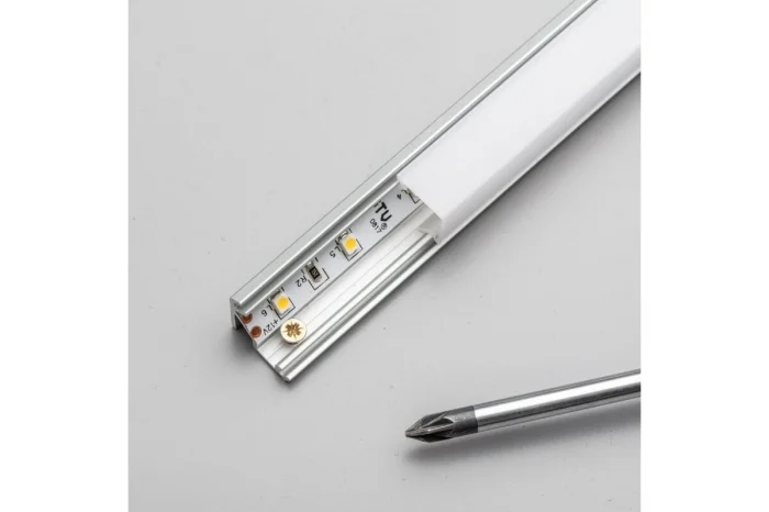 Profil LED triunghiular aplicat 45* GTV aluminiu 3ml [2]