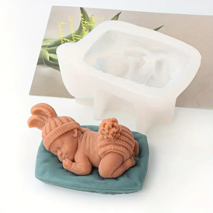 Matrita de silicon, Milmatt, Model Bebelus pe perna, pentru lumanari, silicon alimentar, non toxic [1]