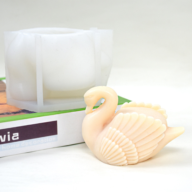 Matrita de silicon, Milmatt, Model lebada pentru lumanari, silicon alimentar, non toxic, 7 x 10 cm [4]