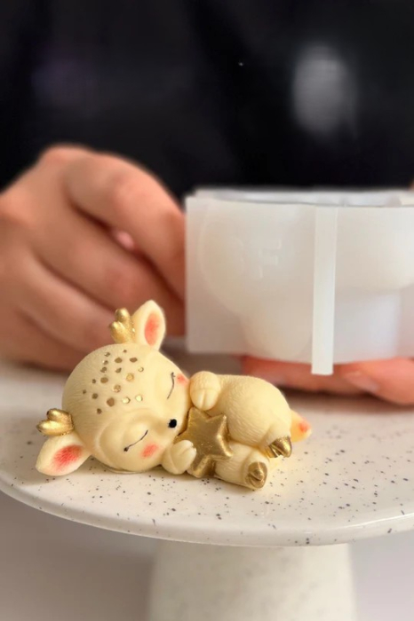 Matrita din silicon alimentar premium, Deer with a gold star, pentru lumânări, săpun și deserturi [2]