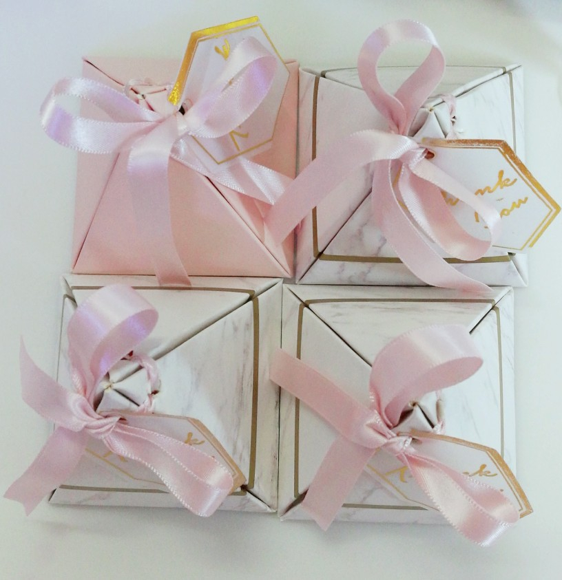 Set 20 Cutii Marturii/Cadou, Milmatt, Alb, doua fete Alb/Roz, panglica satin roz, 7x7x8 cm [6]