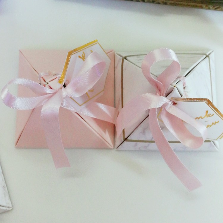 Set 20 Cutii Marturii/Cadou, Milmatt, Alb, doua fete Alb/Roz, panglica satin roz, 7x7x8 cm [4]