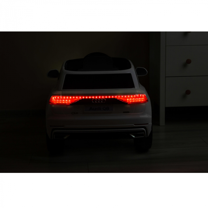 Masina electrica cu telecomanda pentru copii Audi RS Q8 7543, Alb [17]