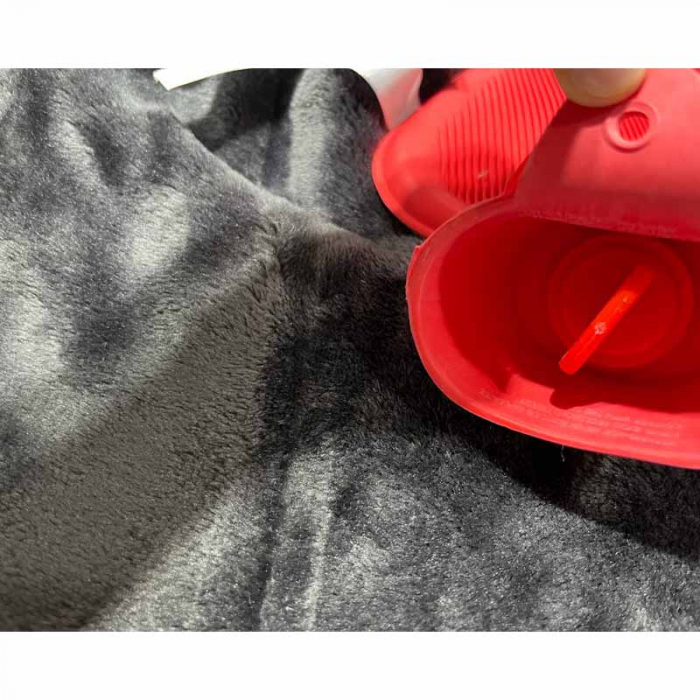 Set 3 piese saltea care calmeaza simptomele colicilor cu o sticla de apa fierbinte si baveta 38 x 26 cm BabyMatex 030199, Alb [5]