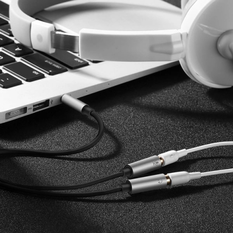 UGREEN cablu audio 2 în 1, 2x AUX femelă la 1x AUX masculin 3.5mm, 0.20m, negru (model AV141 / 30620) [1]