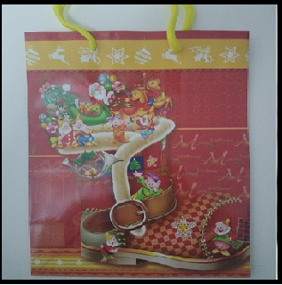 Pungă pentru  cadouri model Crăciun mijlocie 26x32x9,5cm , din hârtie plastifiată [2]