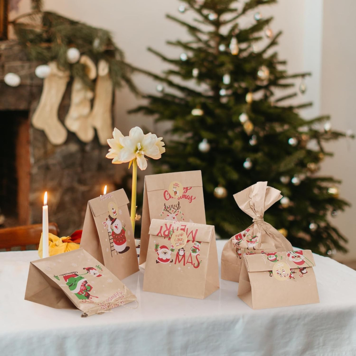 Set 12 Pungi de Cadou, Tema Craciun, 12 Stickere Incluse, 22 x 12 x 8 cm, din Hartie, Maro [4]