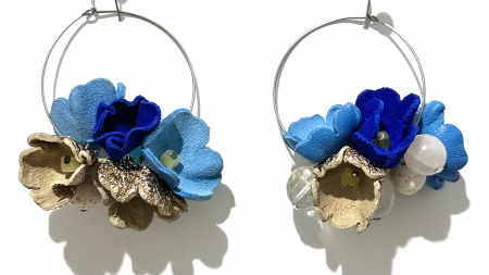 Cercei din piele naturala - Cercei în nuanțe de albastru/auriu și pietre semiprețioase