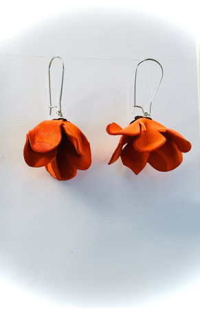 Cercei din piele naturala - Cercei floare